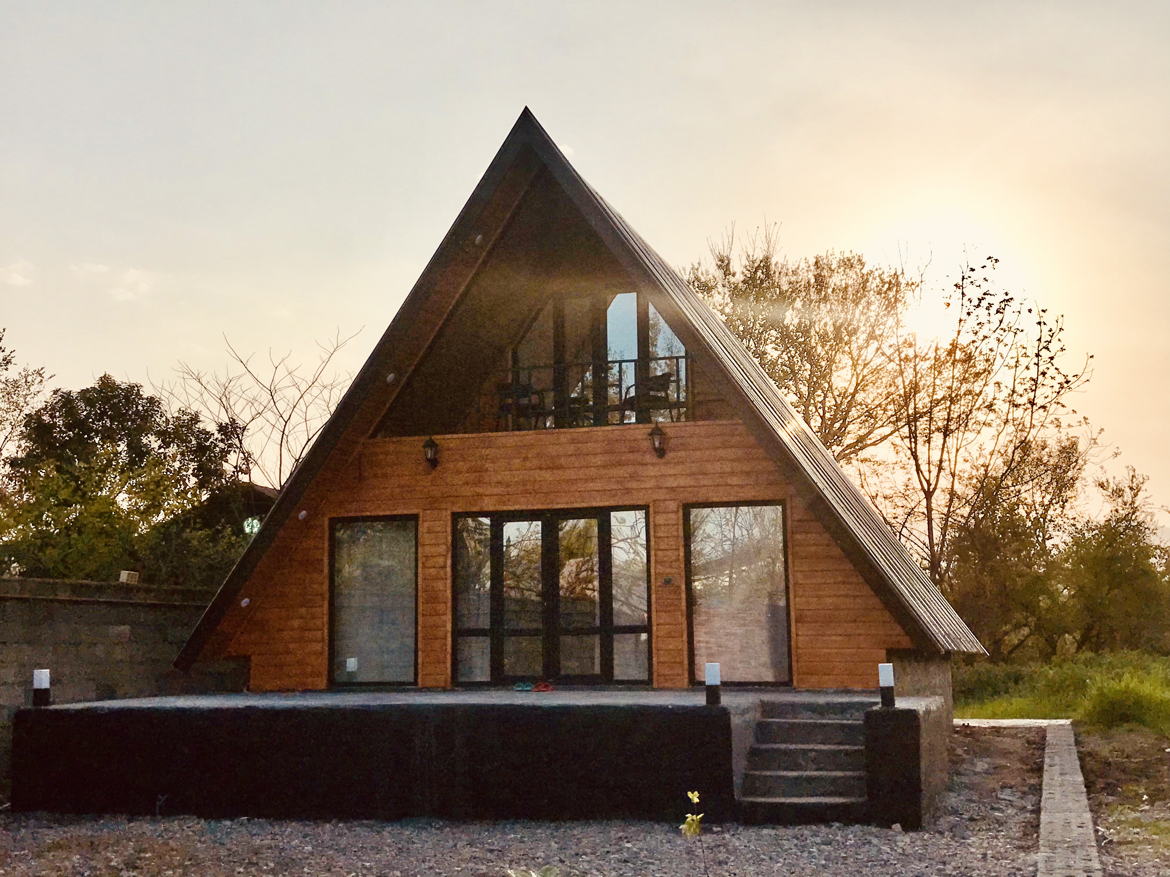 کلبه چوبی سوئیسی  مدرن خانه امید 